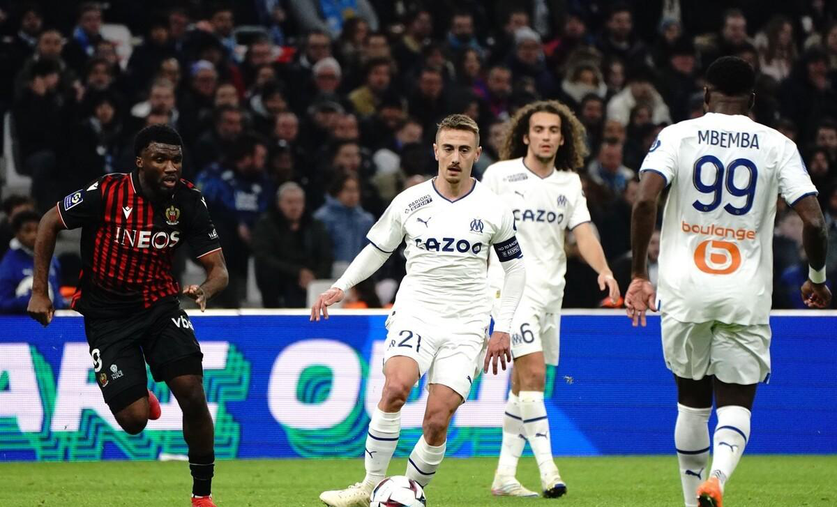 今晚法国杯传出新动向；山东泰山豪取连胜；管理层表态——压力陡增；控场能力受关注(莱万多夫斯基什么时候加盟巴萨)