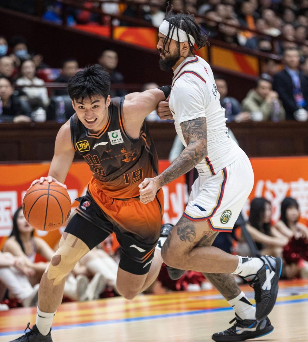 CBA常规赛加时末段走向成谜，马德里竞技远射贴柱，更衣室稳定，年轻球员得到机会的简单介绍